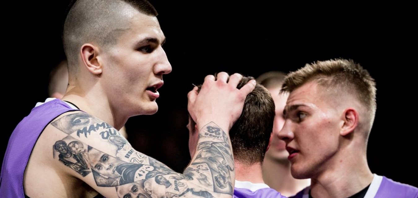 «Руна» — единоличный лидер после первого дня