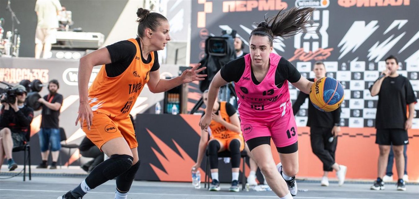 Без поражений только два фаворита