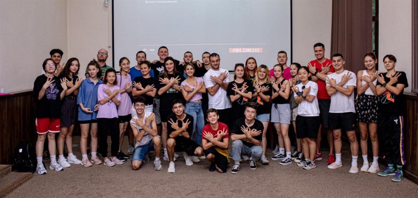 Евгений Островский провел семинар для судей Узбекистана